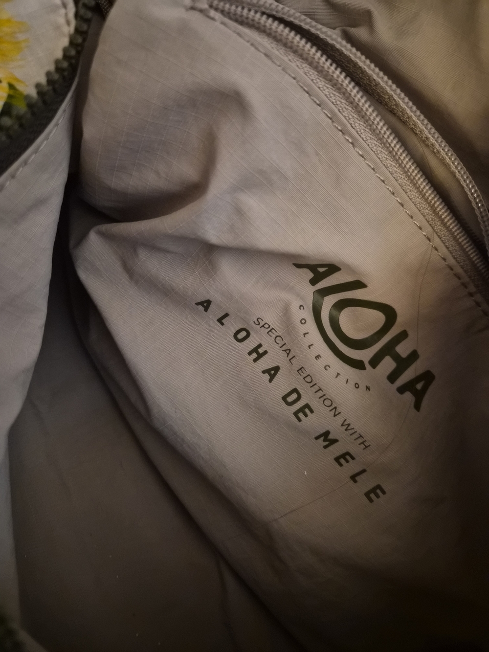 ALOHA Collection Lehua Lei Limited Print Stubby Duffle - Picture 4 of 4